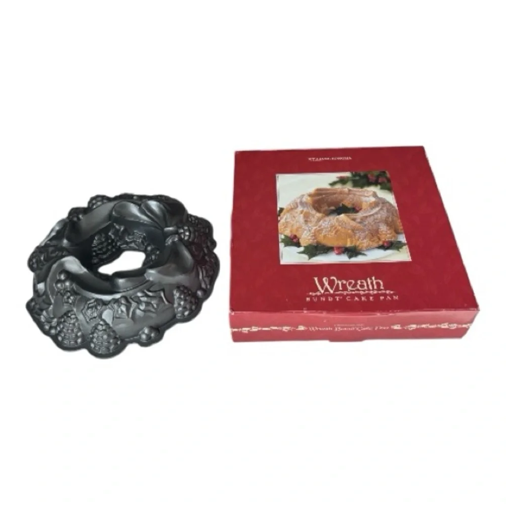 Williams-Sonoma Vintage Holiday Wreath Bundt Cake non stick Pan by Nordic Ware